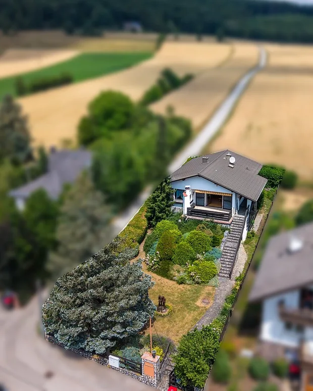 Verkauftes Referenzobjekt in 2392 Dornbach, Luftaufnahme mit hervorgehobener Grundstücksgrenze